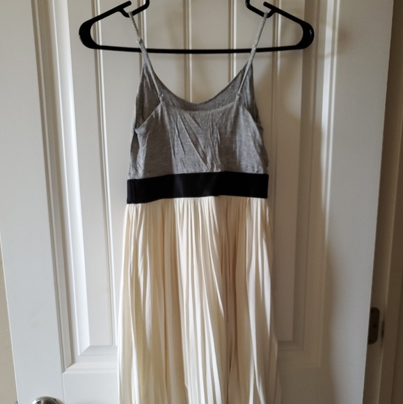 5/$13 Xhilaration Colorblock Dress - Picture 3 of 3